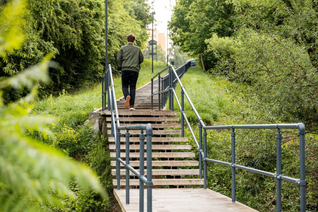 sutvarkyti laiptai pasitinka tiek paplūdimiuose, tiek ir atokesnėse miesto vietose