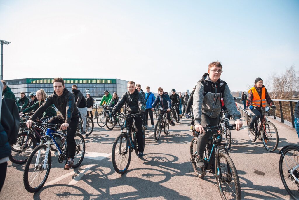 nuo orientacinio žaidimo iki masinių riedynių